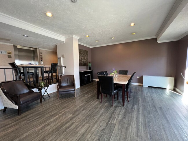 Building Photo - Light-filled Contemporary 1 Bedroom 1 Bath...