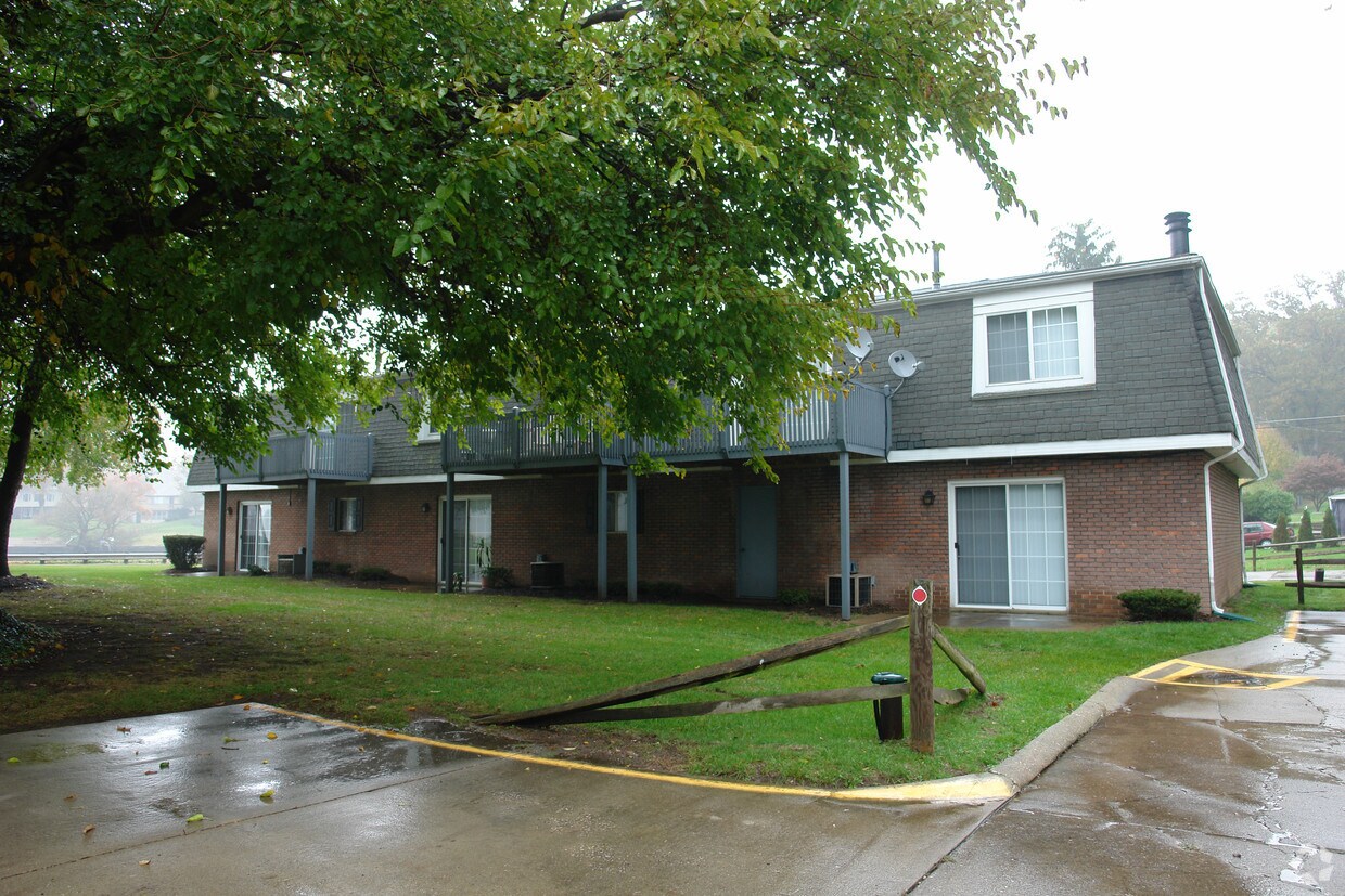 Building Photo - 552-579 Saunders Ave