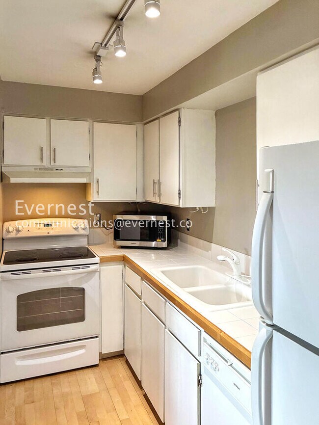 Foto del edificio - 2640 Juniper Ave