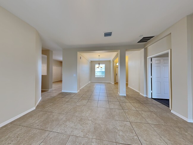 Foto del edificio - 392 NW Broadview St
