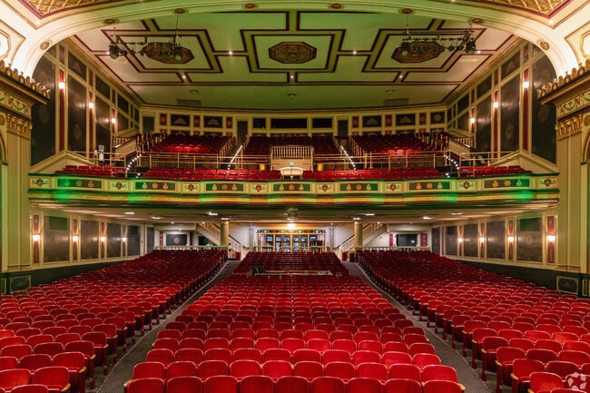 Robins Theatre in downtown Warren is the perfect place for a first date.