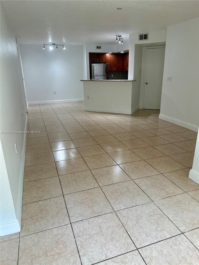 Building Photo - 595 Vista Isles Dr