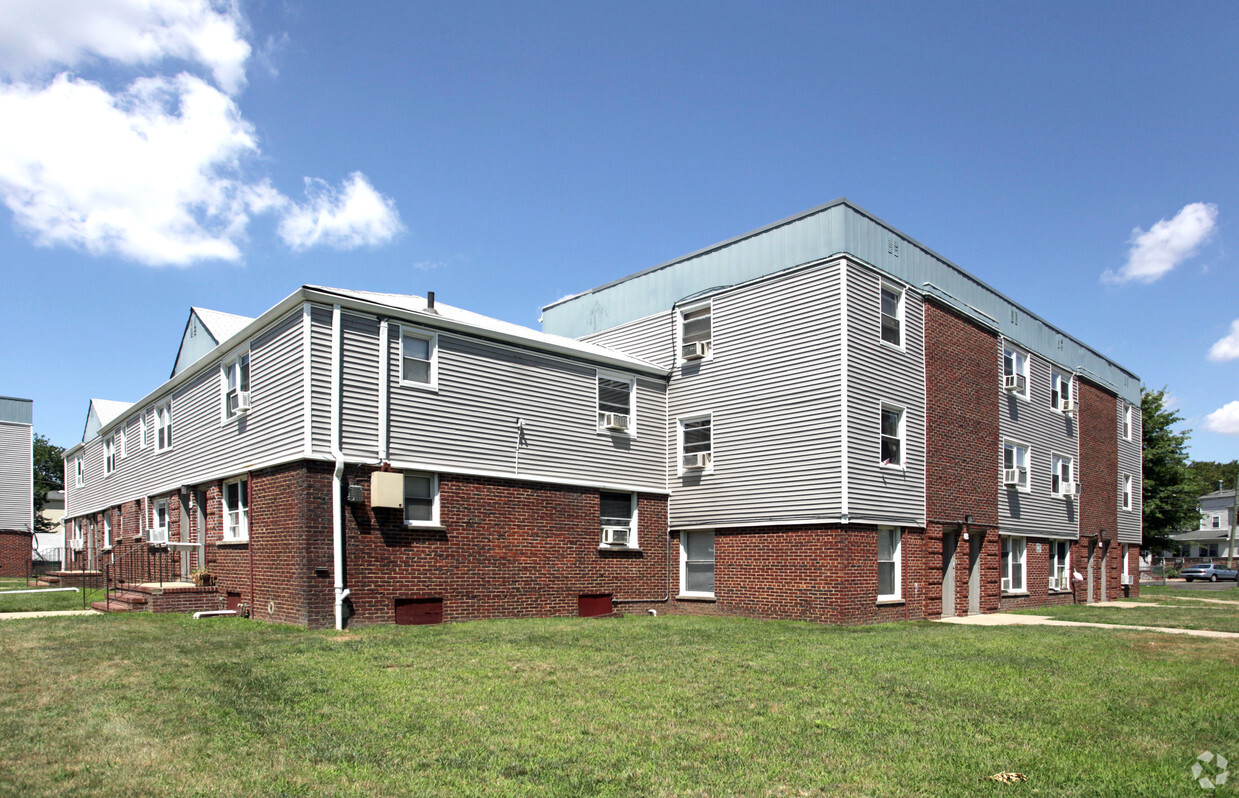 Building Photo - 1100-1127 Sheridan Ave