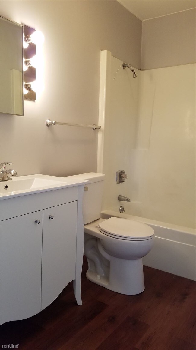 Foto del edificio - 2 br, 1 bath Condo - 2001 S Mattis Ave Apt B