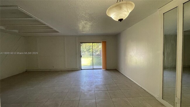 Building Photo - 918 SW 74th Ave