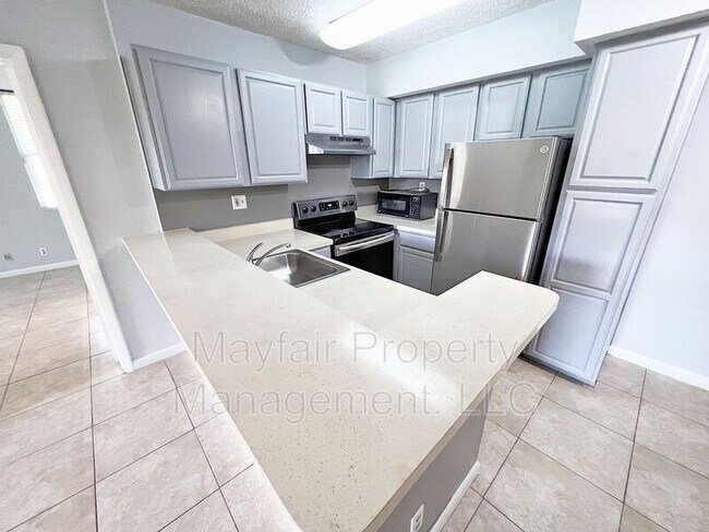 Foto del edificio - 711 Lyons Rd