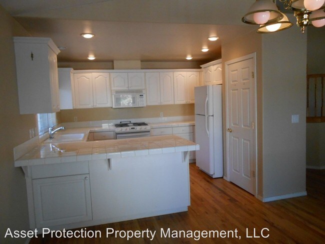 Foto del edificio - 4 br, 2.5 bath House - 2471 NE Lynda Ln.