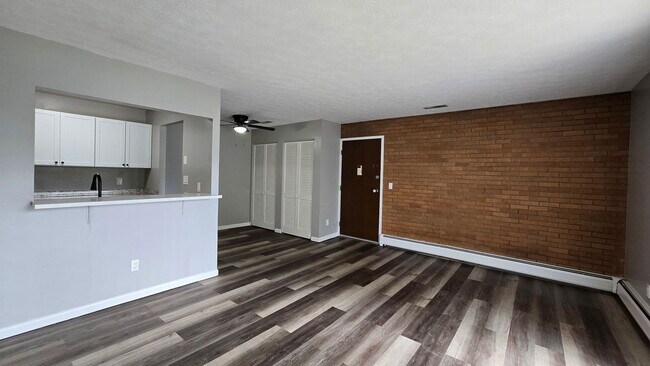 Building Photo - 5910 Belmont Ave