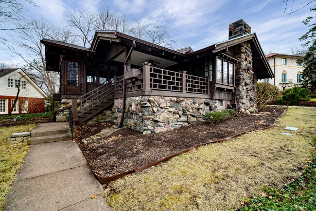 Foto del edificio - 126 Mahrt Ave