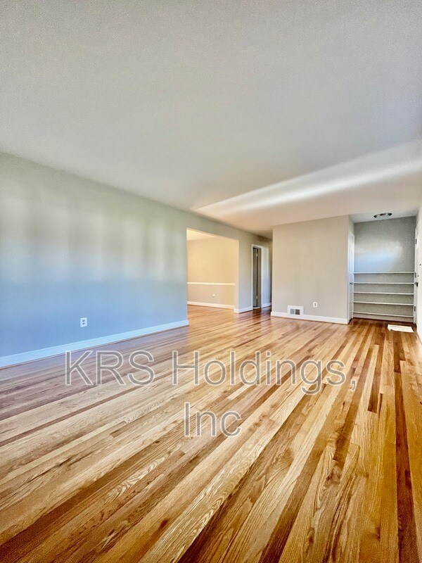 Building Photo - 2911 Linden Ln