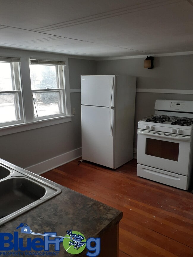 Building Photo - 617 W 8th Ave