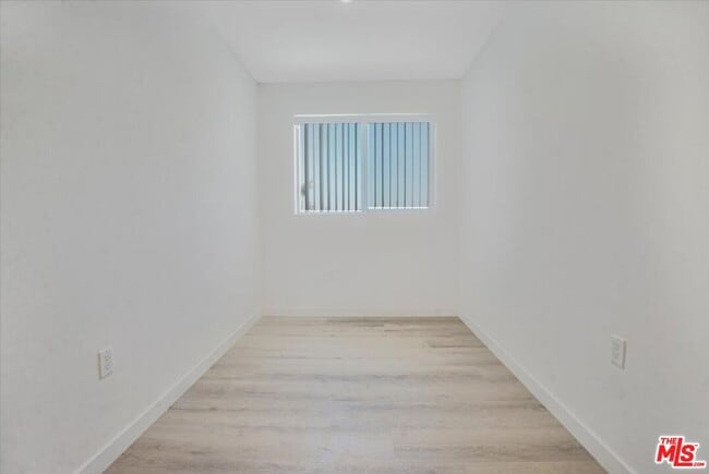 Building Photo - 10918 Camarillo St