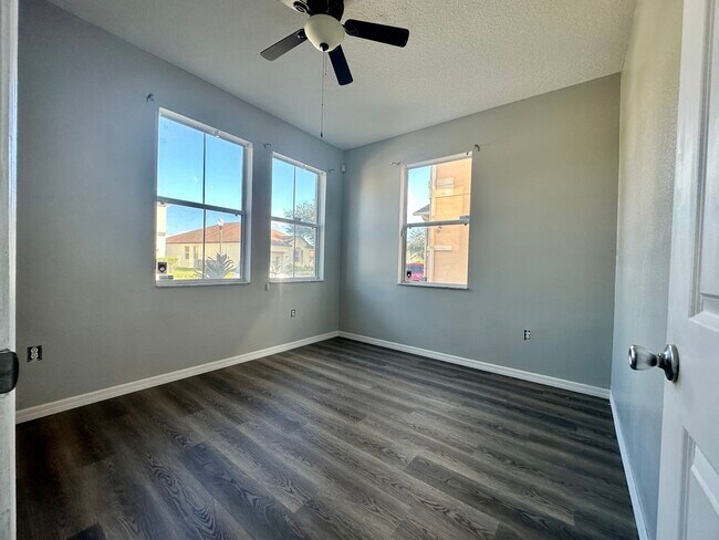 Foto del edificio - 165 Sand Ridge Dr