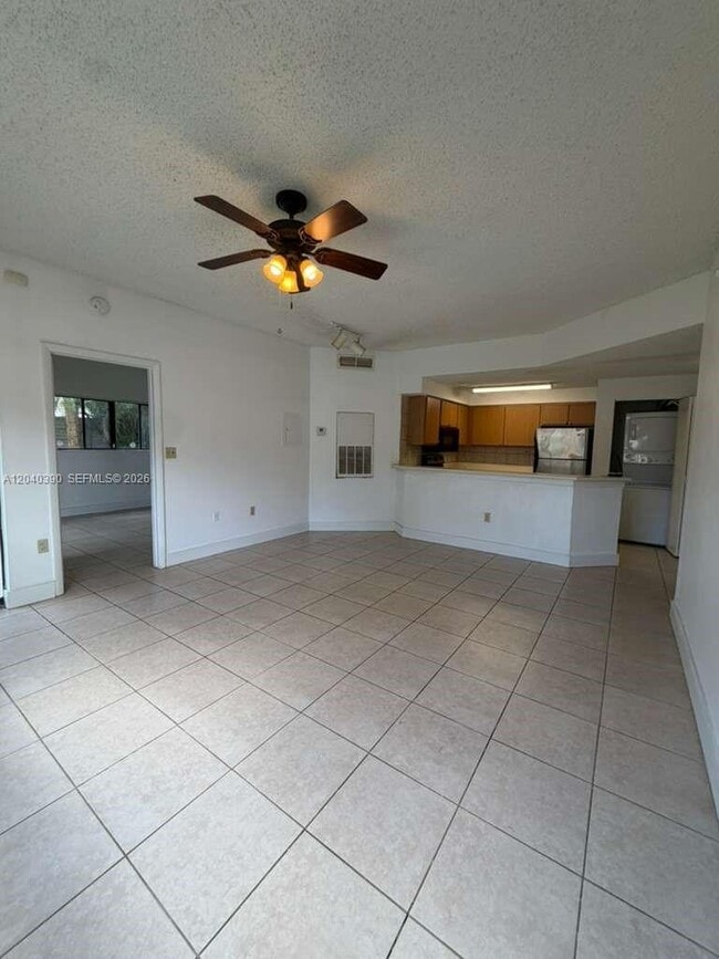 Building Photo - 2550 SW 18th Terrace