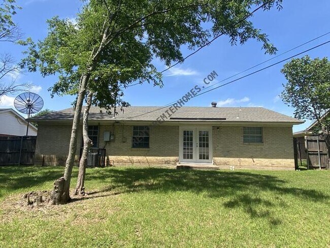 Building Photo - 7120 Waycrest Dr
