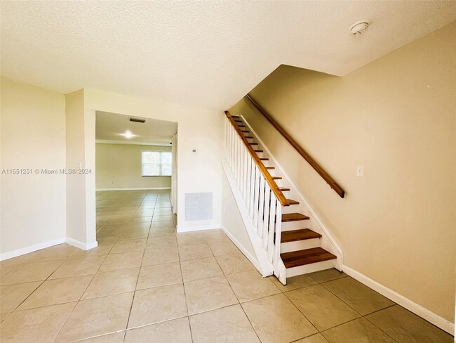 Building Photo - 327 Gulfstream Rd