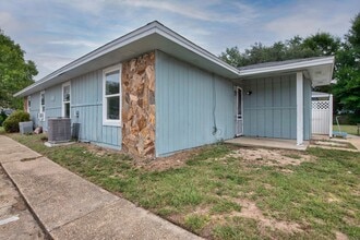 Building Photo - 3353 Green Briar Cir