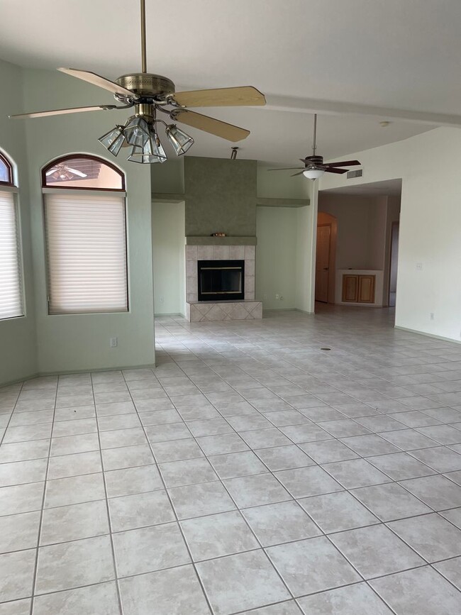 Building Photo - Oro Valley SFH Single Story