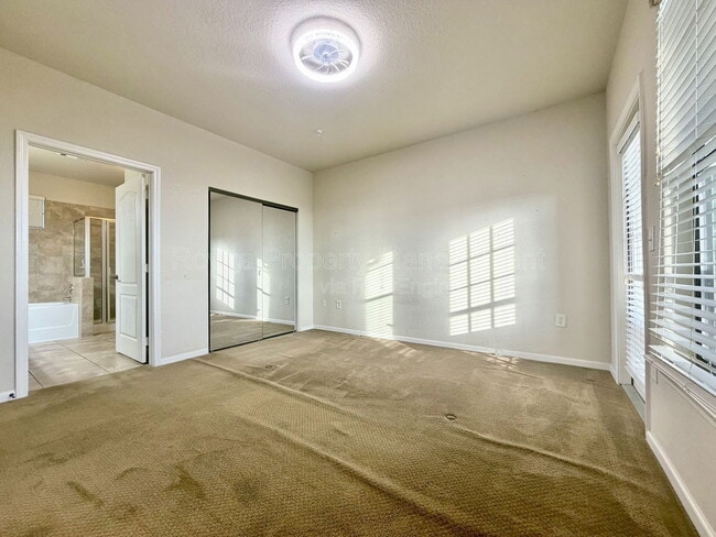 Building Photo - 909 Charo Pkwy