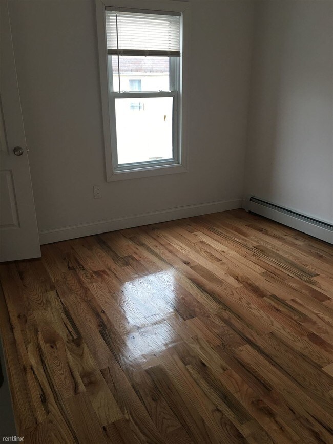 Building Photo - 2 br, 1 bath Duplex - 14508 111th Ave 2