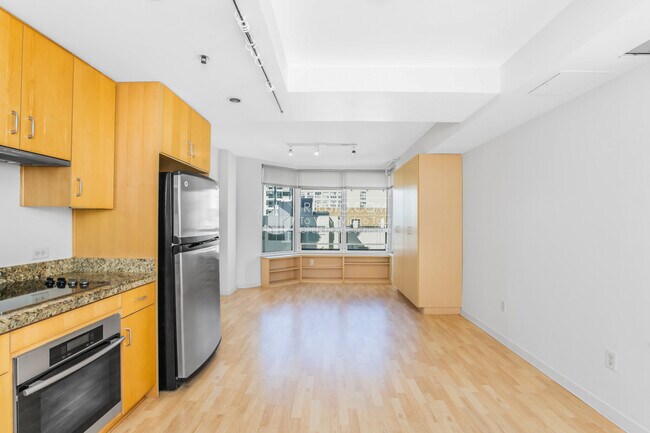 Building Photo - 650 Turk St