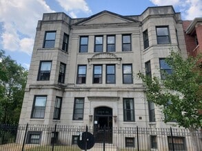 Building Photo - 5946 S Prairie Ave