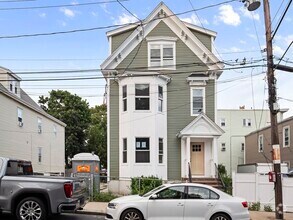 Building Photo - 206 Byron St