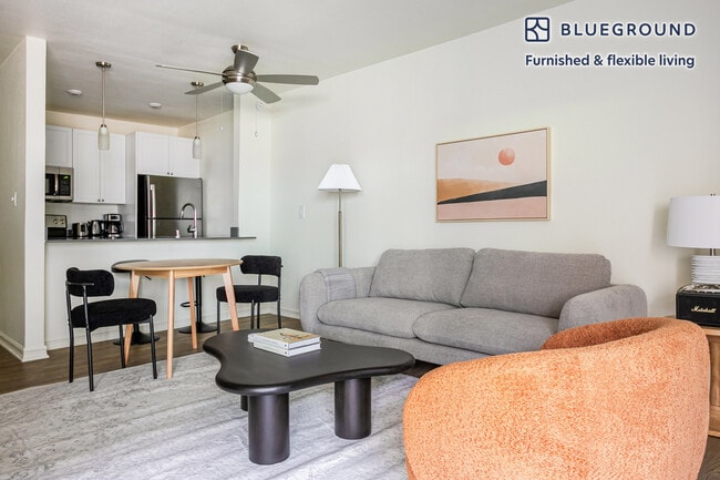 Building Photo - 350 E Del Mar Blvd