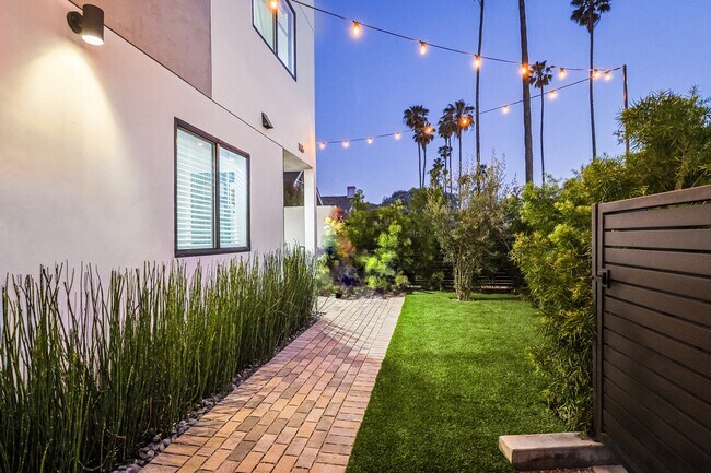 Building Photo - 1416 S Orange Dr