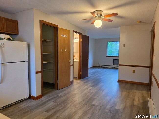 Foto del edificio - 1568 Meriden Rd
