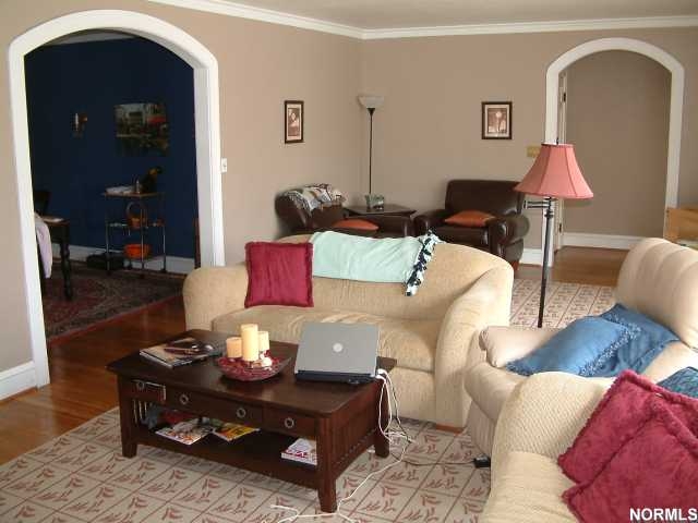 Interior - 16704 Clifton Blvd