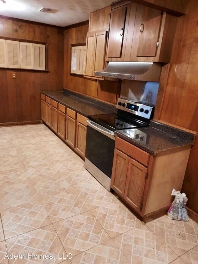 Primary Photo - 3 br, 2 bath House - 3440 Henry Ave