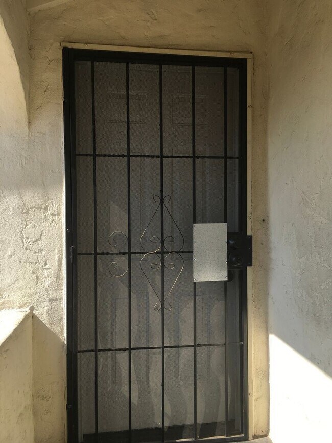 Foto del edificio - 373-375 N Roosevelt Ave