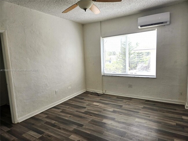 Building Photo - 384 Tamiami Canal Rd