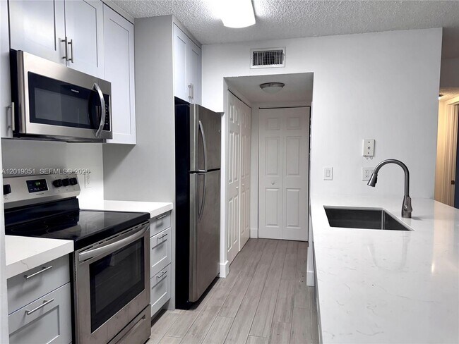 Foto del edificio - 10521 SW 158th Ct