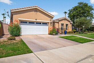 Building Photo - 60543 Desert Shadows Dr