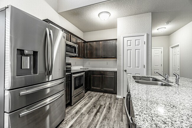 Foto del edificio - Welcome to this stunning 3-bedroom, 3-bathroom home located in the heart of Bentonville