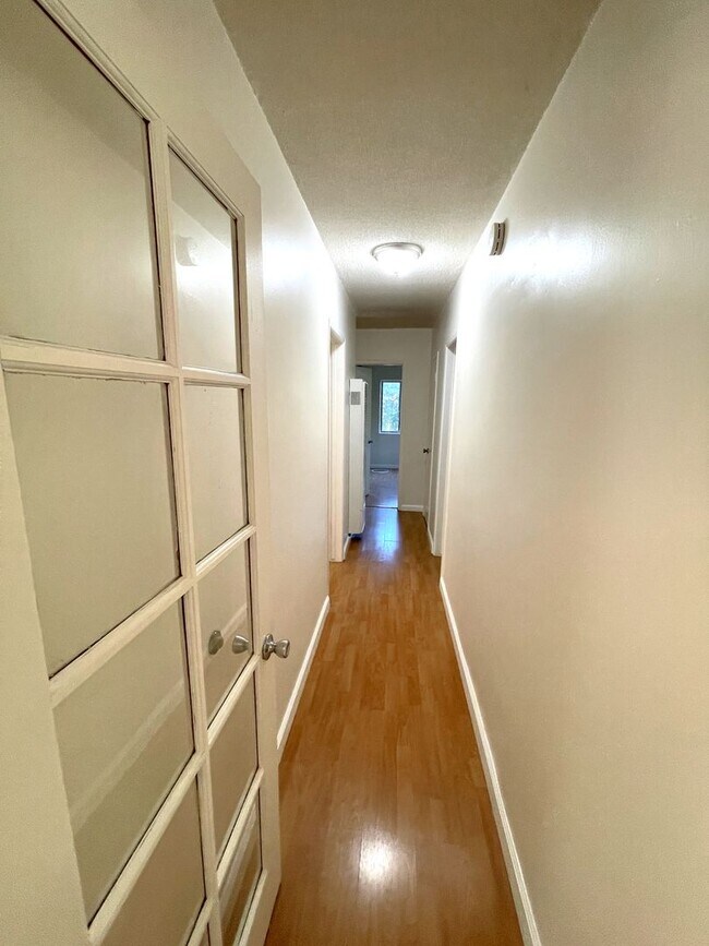 Foto del edificio - Newly Remodeled 3BD/1.5BA Duplex in Culver City!