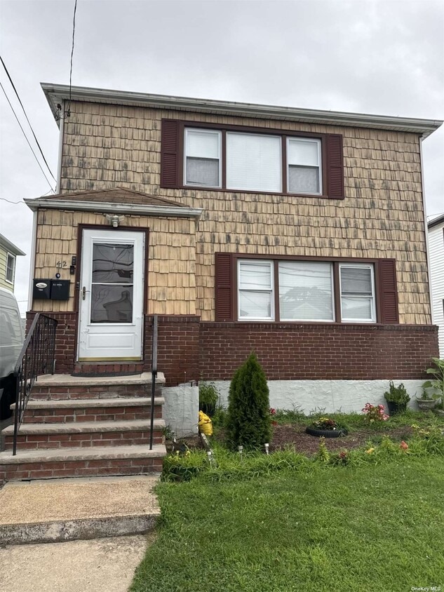 Primary Photo - 42 Lawson Ave
