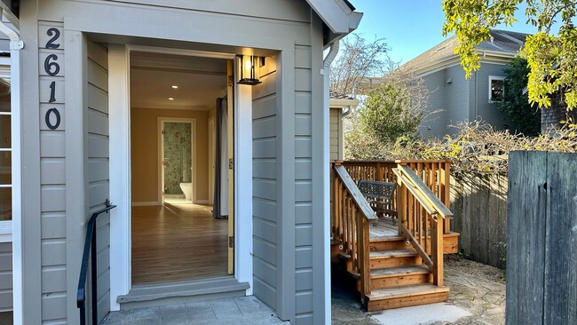 Building Photo - Fantastic and Completely Remodeled House w...