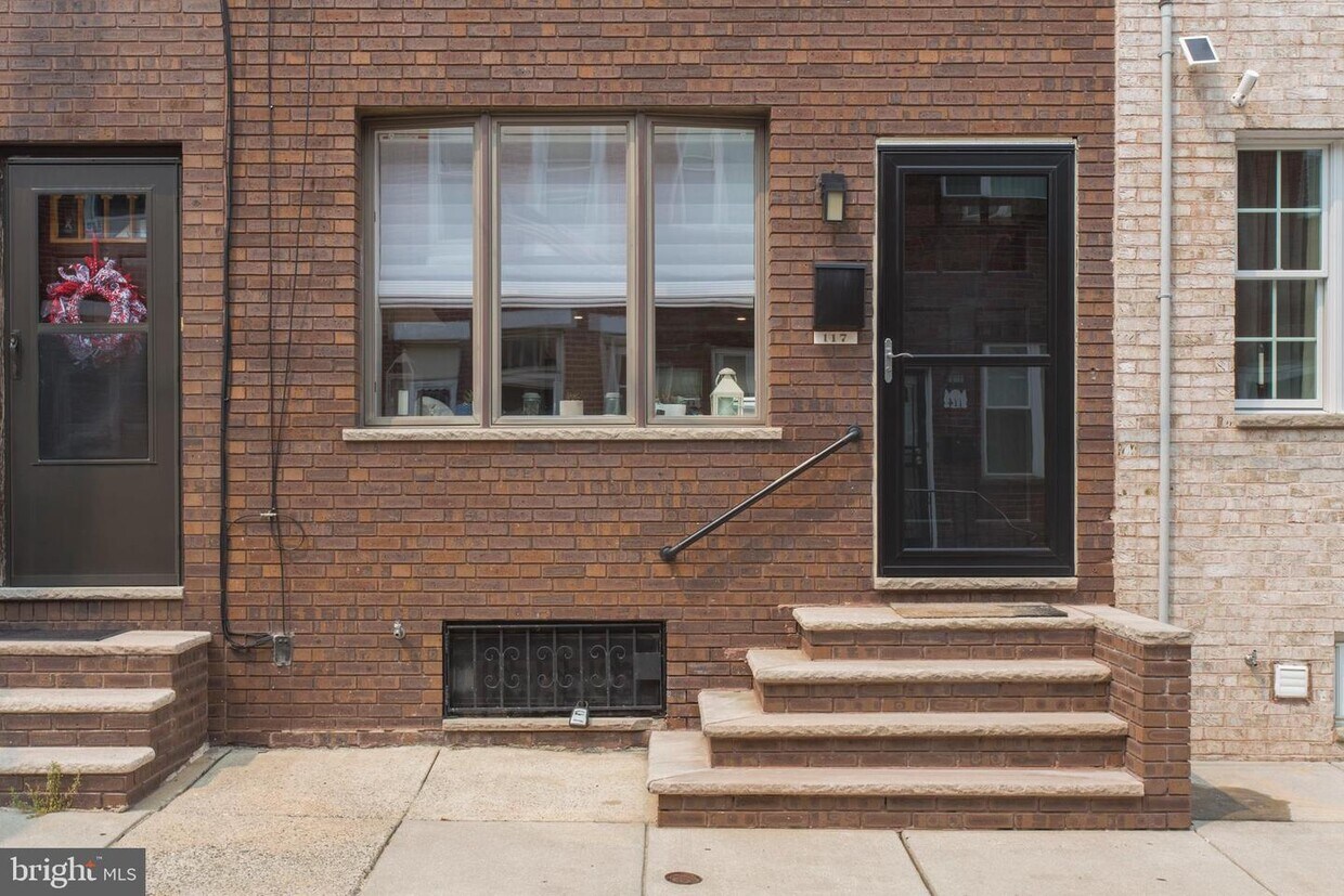 Primary Photo - 117 Hoffman St
