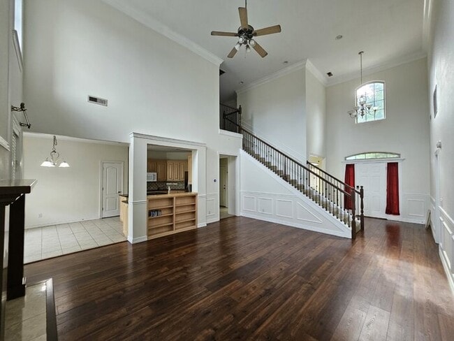 Building Photo - "Spacious 4-Bed Oasis with 3.5 Baths in Be...
