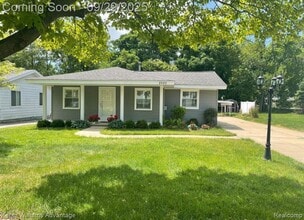 Building Photo - 2520 Greenlawn Ave