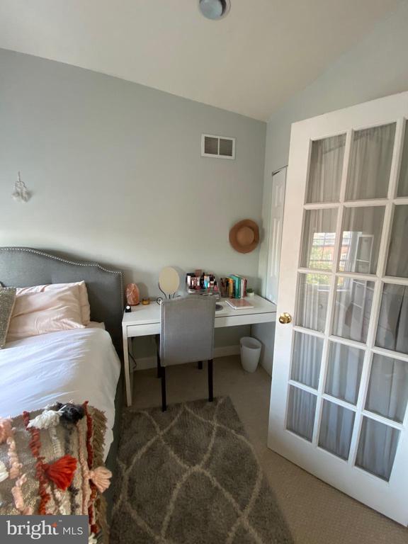 Foto del edificio - 1444 S Charles St