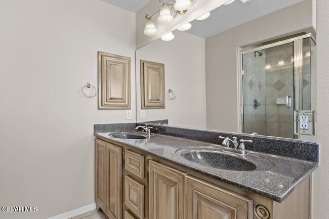 Building Photo - 6263 Viale Del Sol Ave