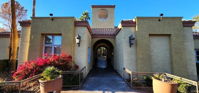 Foto del edificio - Fully furnished-full Sphere view