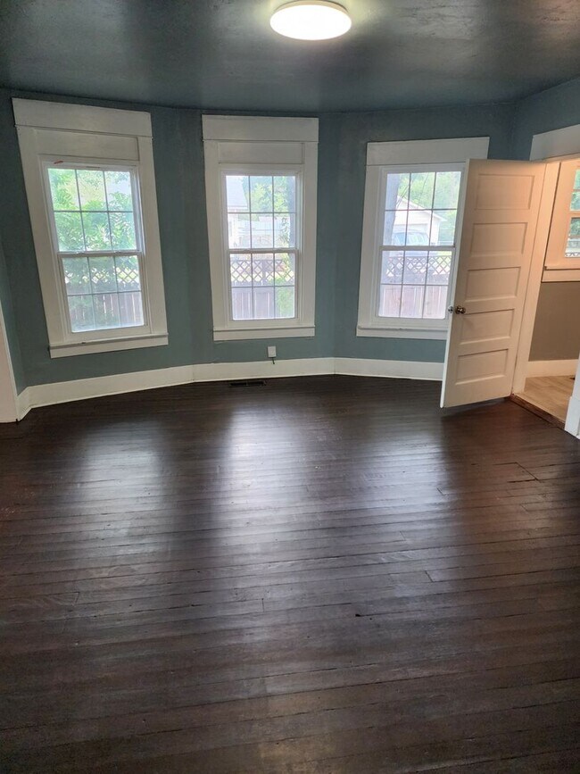 Foto del edificio - Charming 3-Bedroom, 1-Bath Home – $1,200/M...