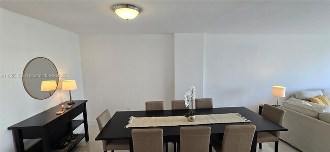 Foto del edificio - 2801 NE 183rd St