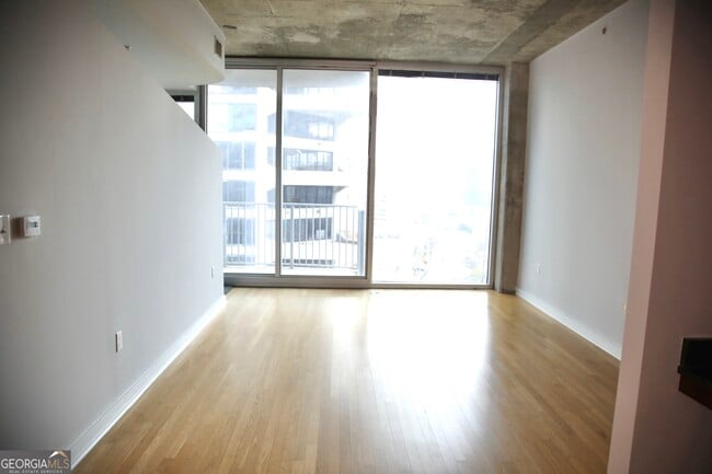 Foto del edificio - 1100 Peachtree St NE