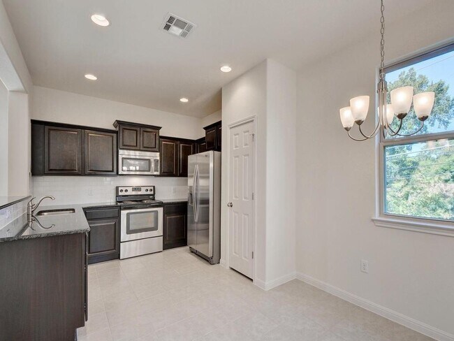 Foto del edificio - 5420 Juniper Jct Ln